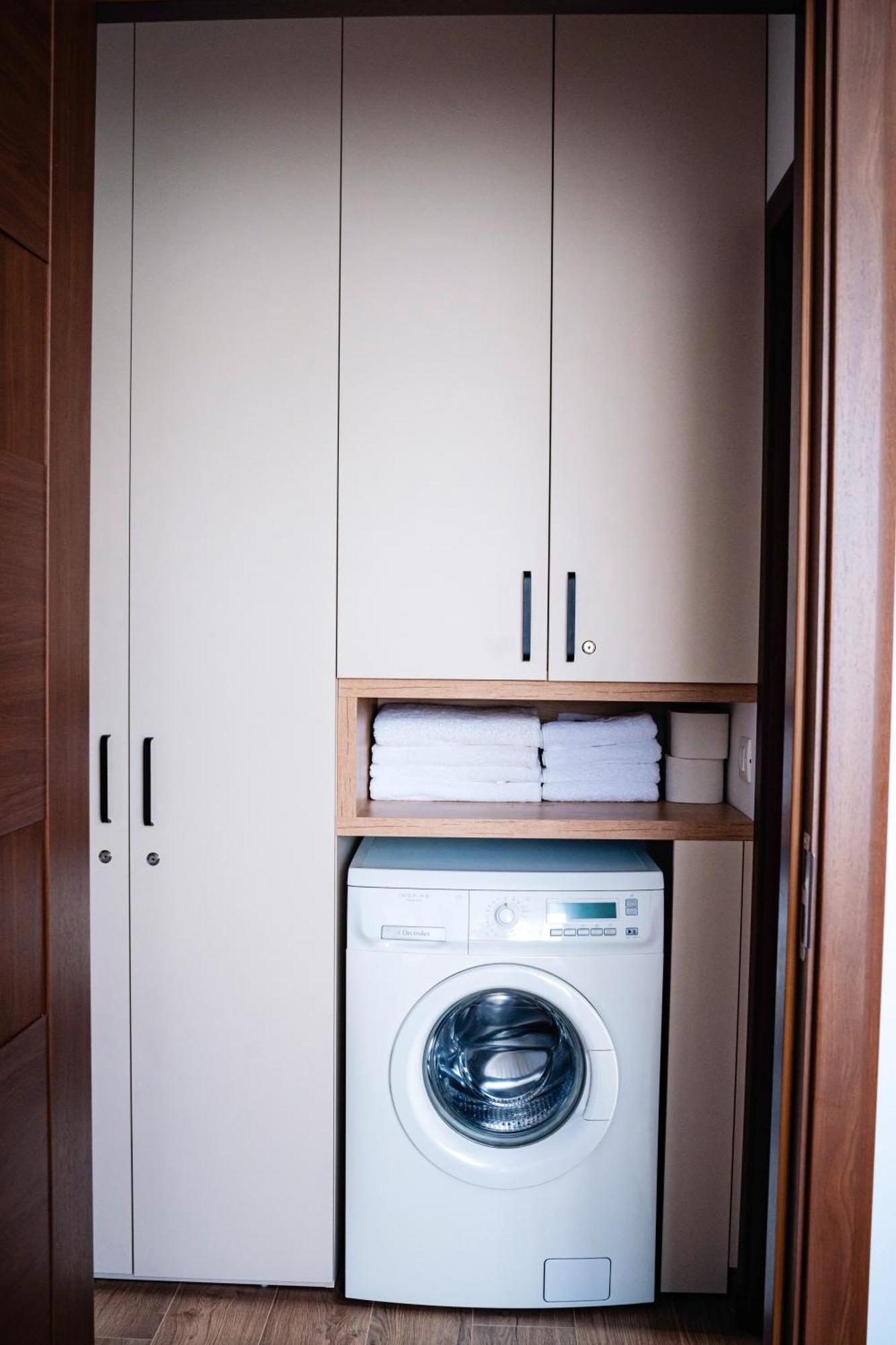 Downtown Apartment รึมนิคูวัลเจีย ภายนอก รูปภาพ