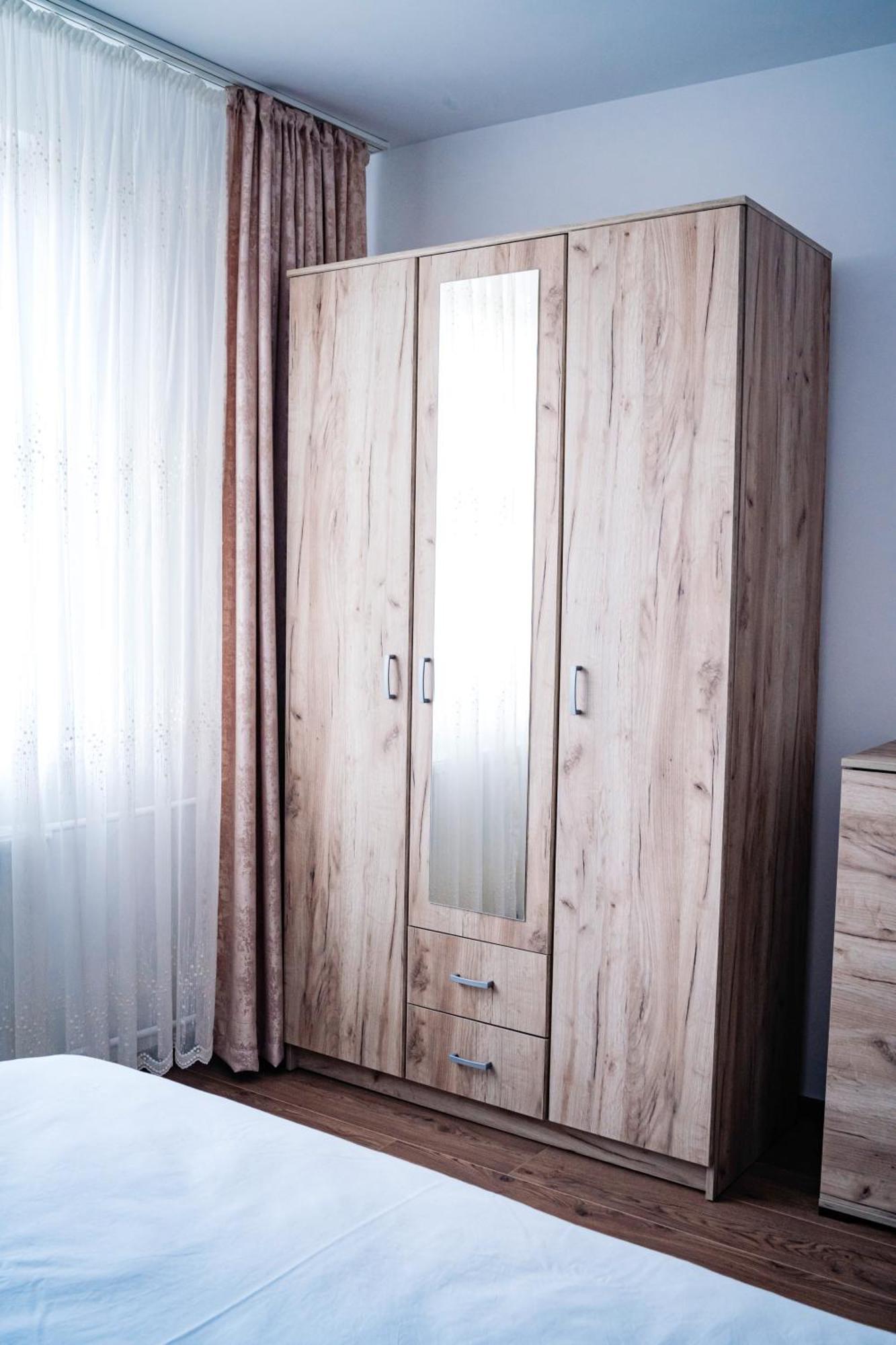 Downtown Apartment รึมนิคูวัลเจีย ภายนอก รูปภาพ